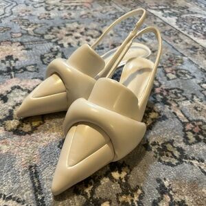 Unused JW PEI Carla Soft Padded Kitten Heel Pumps in White